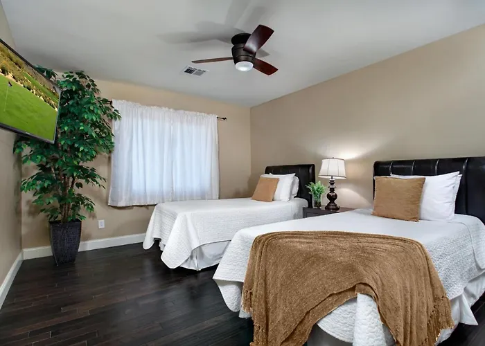 Mountain Views Whtd Pool Spa- Pickleball Golf Holiday home Phoenix